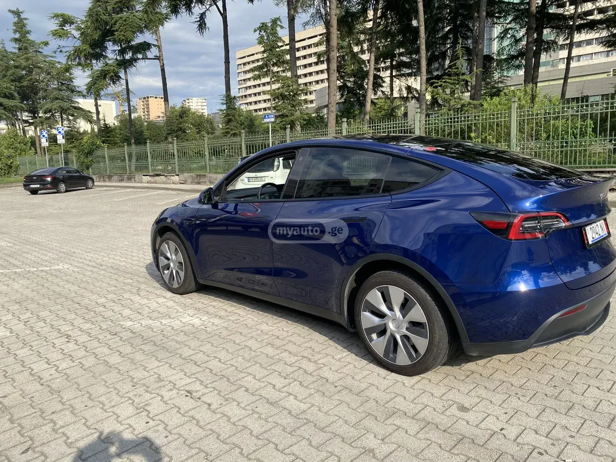 Tesla Model Y 2021 — photo 2