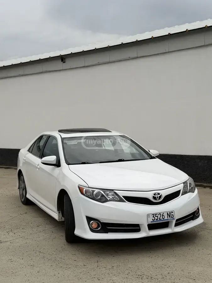Toyota Camry 2014 — photo 2