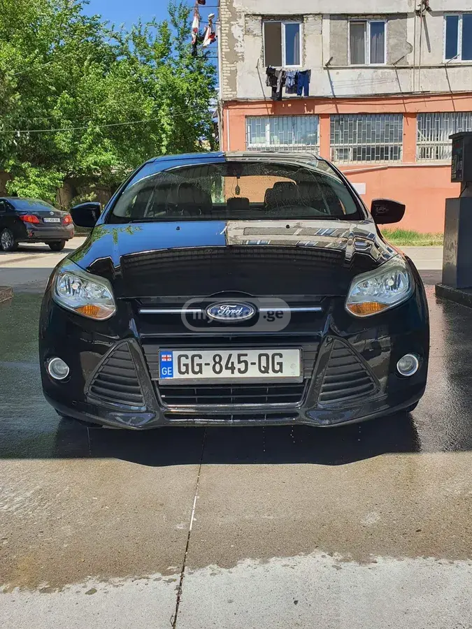 Ford Focus 2011 — photo 2