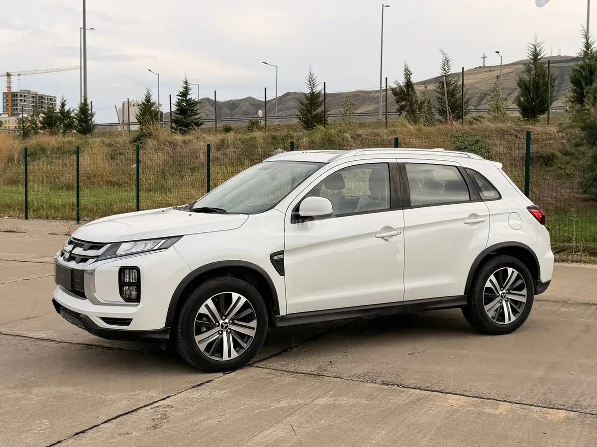 Mitsubishi Outlander Sport 2023 — photo 2