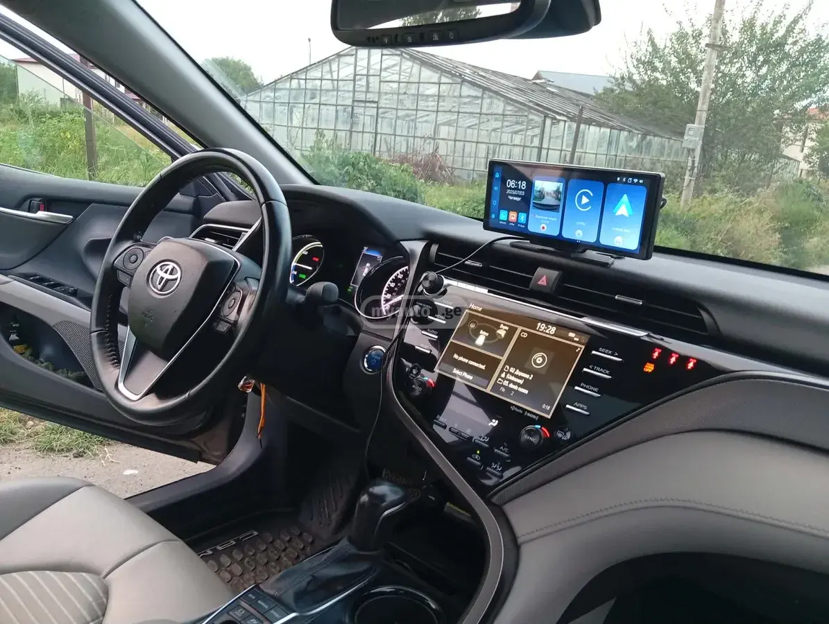 Toyota Camry 2020 — photo 2