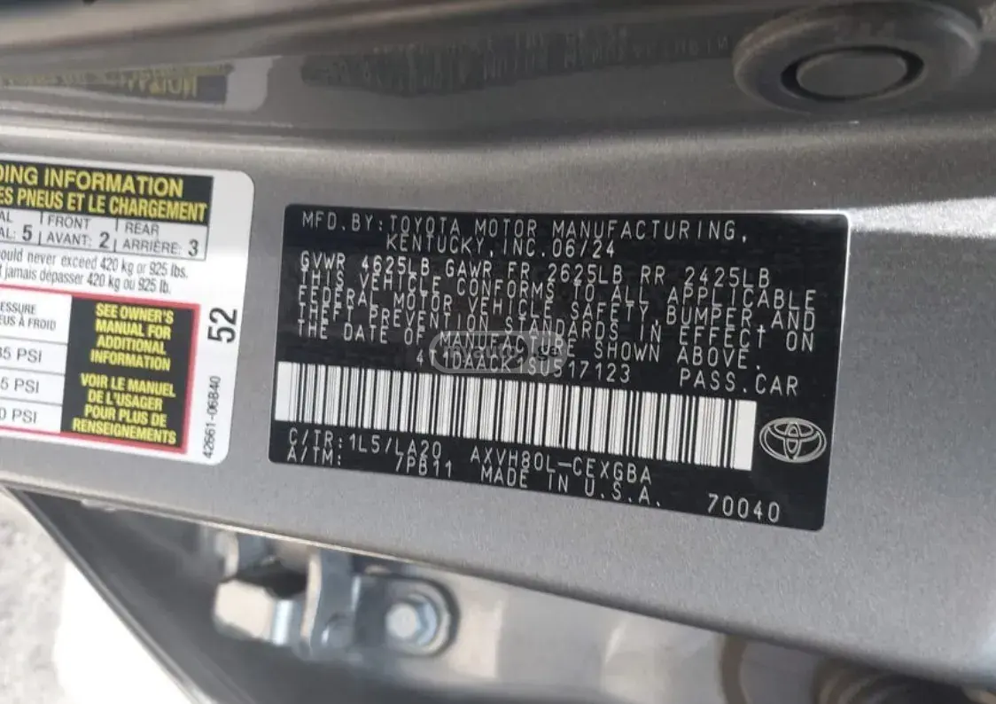 Toyota Camry 2024 — photo 2