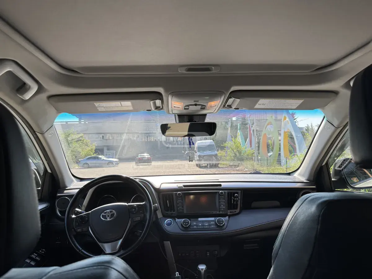 Toyota RAV4 2016 — photo 2