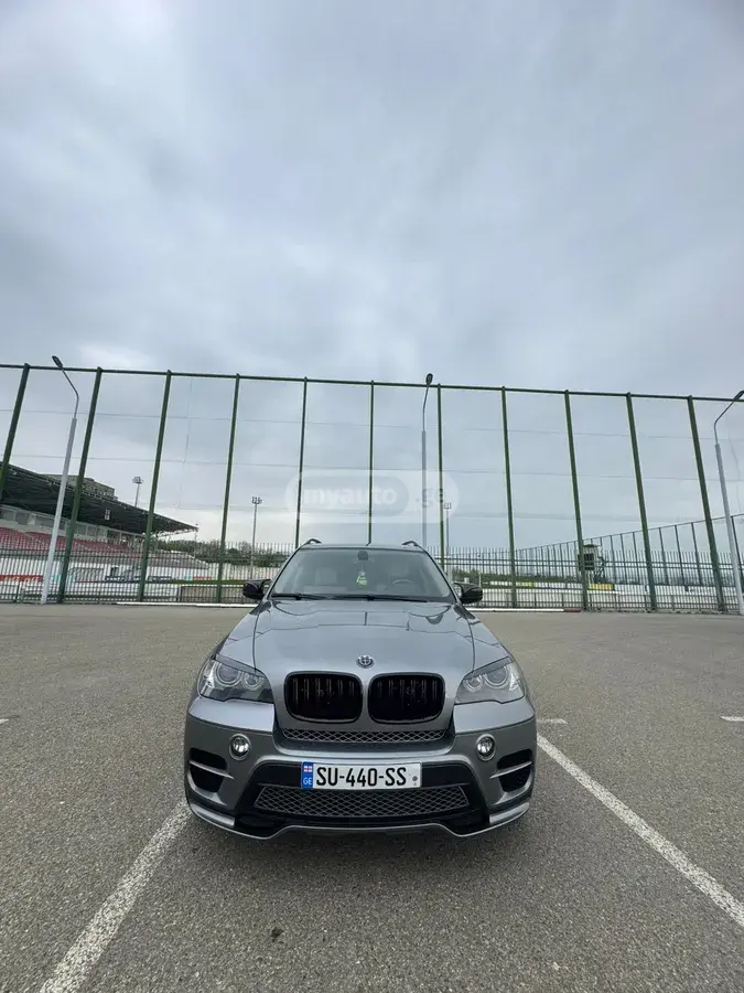 BMW X5 2011 — photo 2