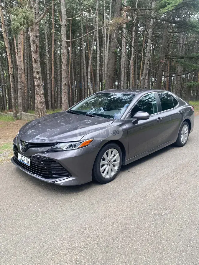 Toyota Camry 2020 — photo 2