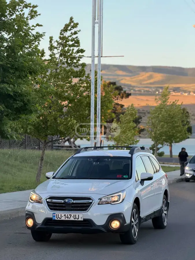 Subaru Outback 2019 — photo 2