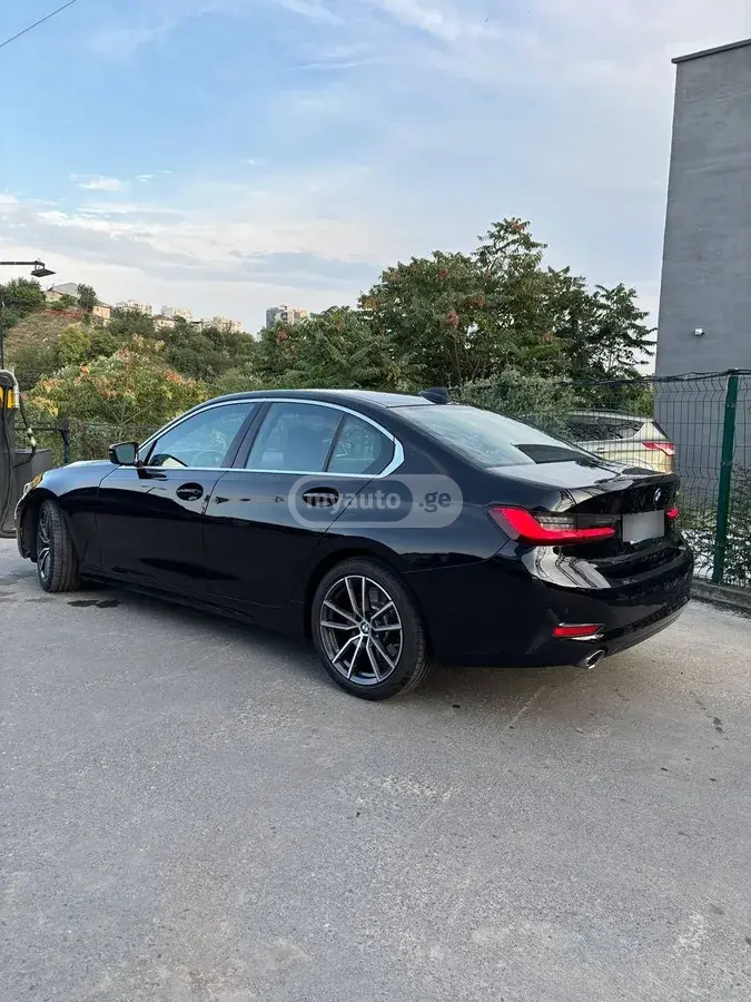 BMW 330 2020 — photo 2