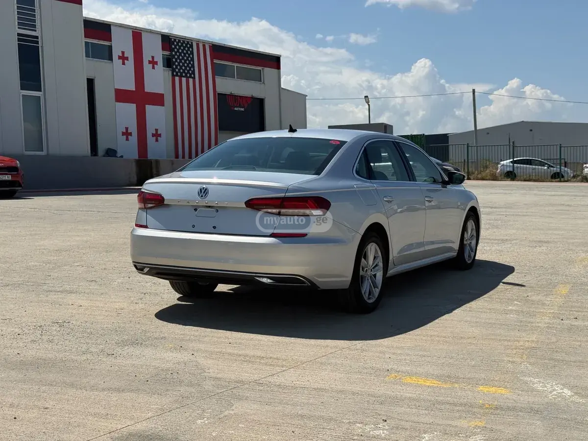 Volkswagen Passat 2020 — photo 2