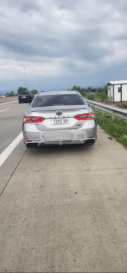 Toyota Camry 2023 — photo 2