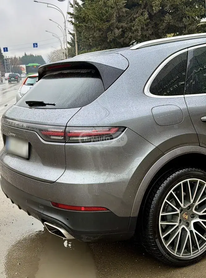 Porsche Cayenne 2019 — photo 2