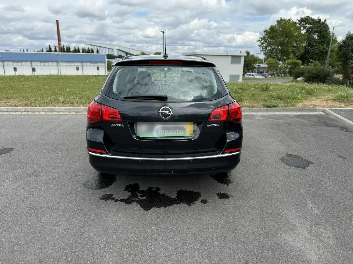 Opel Astra 2014 — photo 2