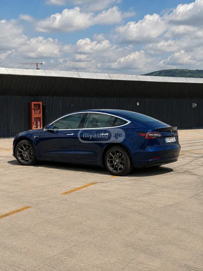Tesla Model 3 2018 — photo 2