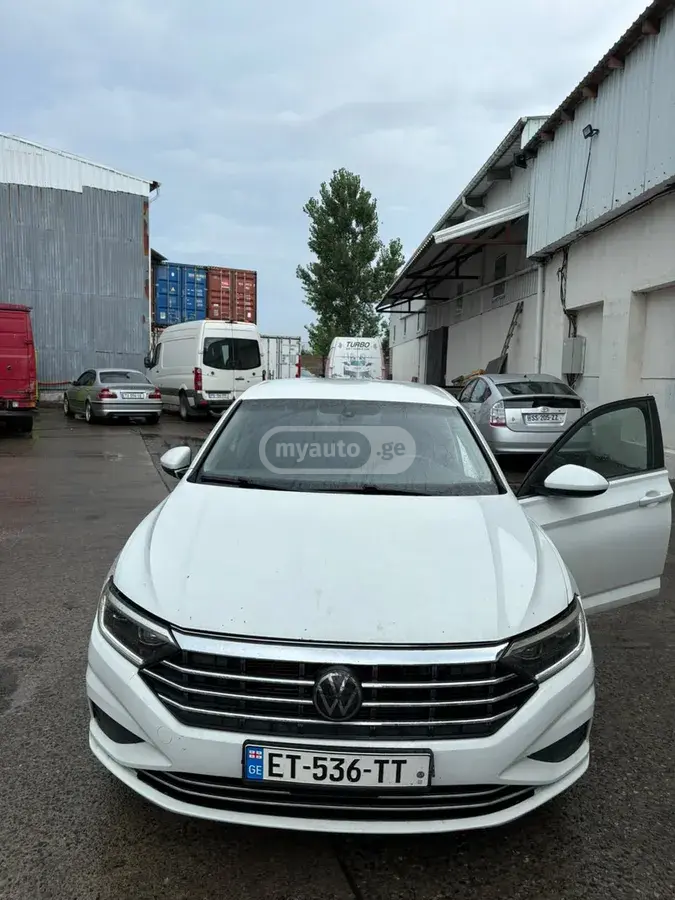 Volkswagen Jetta 2018 — photo 2