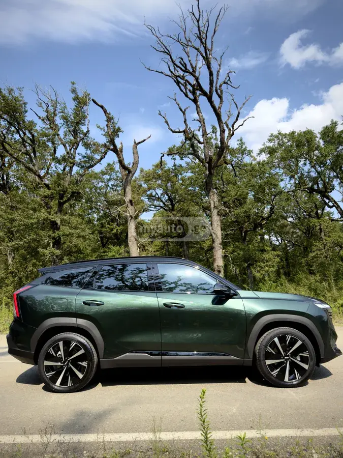Geely Atlas 2025 — photo 2