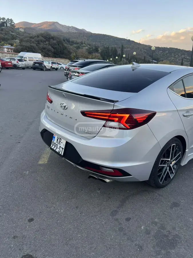 Hyundai Elantra 2019 — photo 2