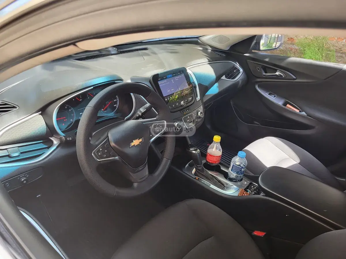 Chevrolet Malibu 2020 — photo 2