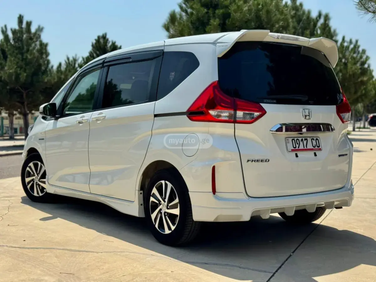 Honda Freed 2017 — photo 2