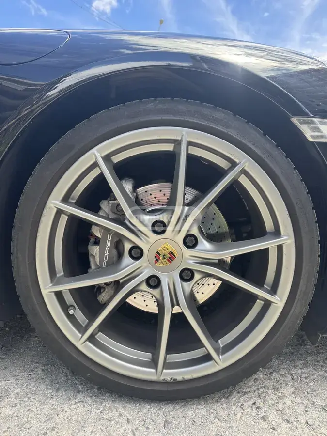 Porsche 911 2018 — photo 2