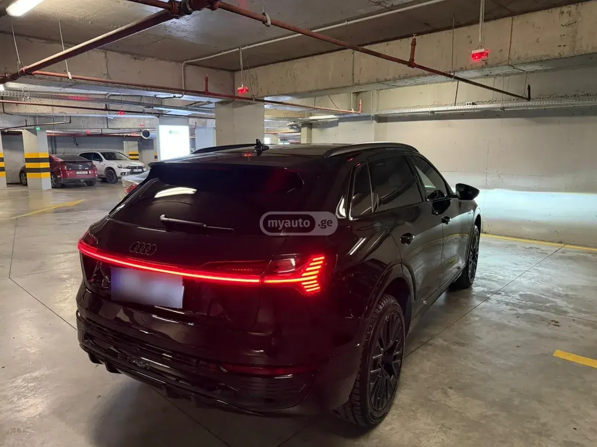Audi Q8 2024 — photo 2