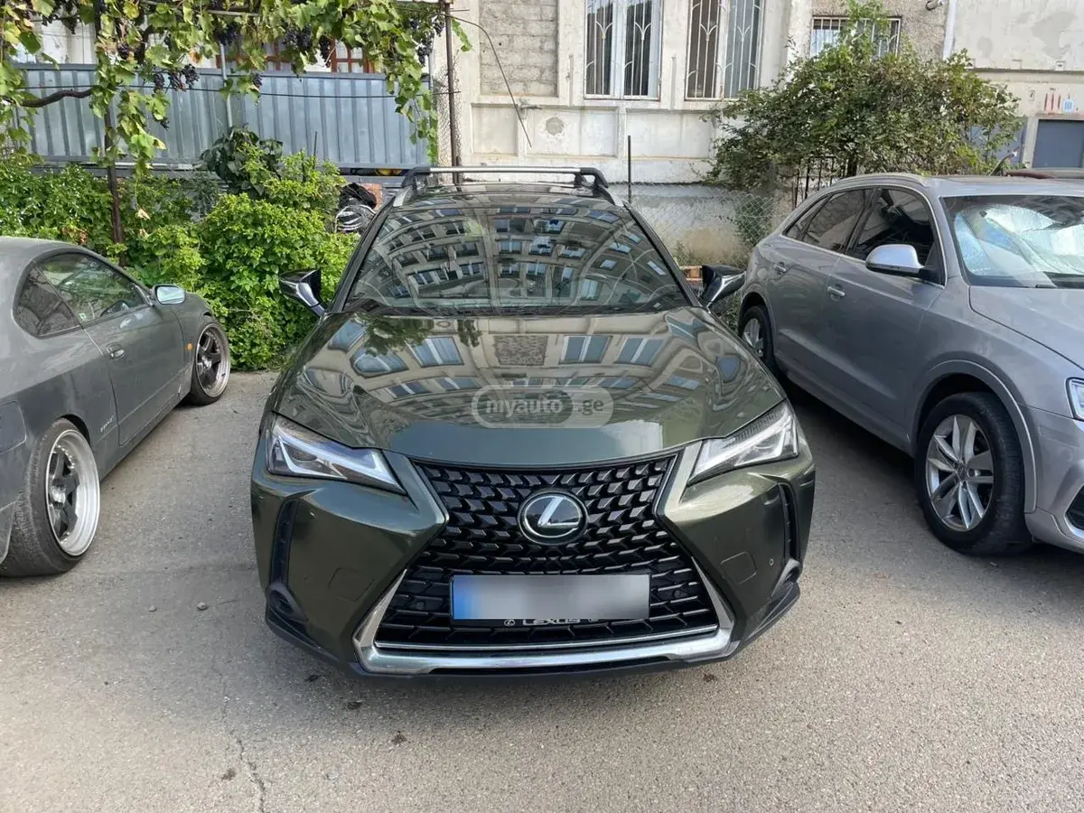 Lexus UX 200 2019 — photo 2