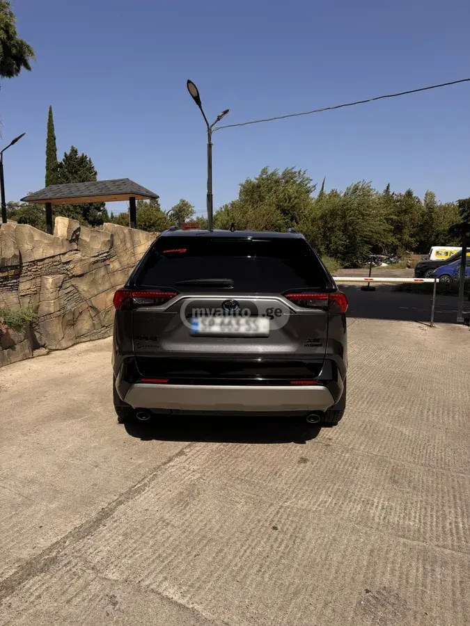 Toyota RAV4 2024 — photo 2