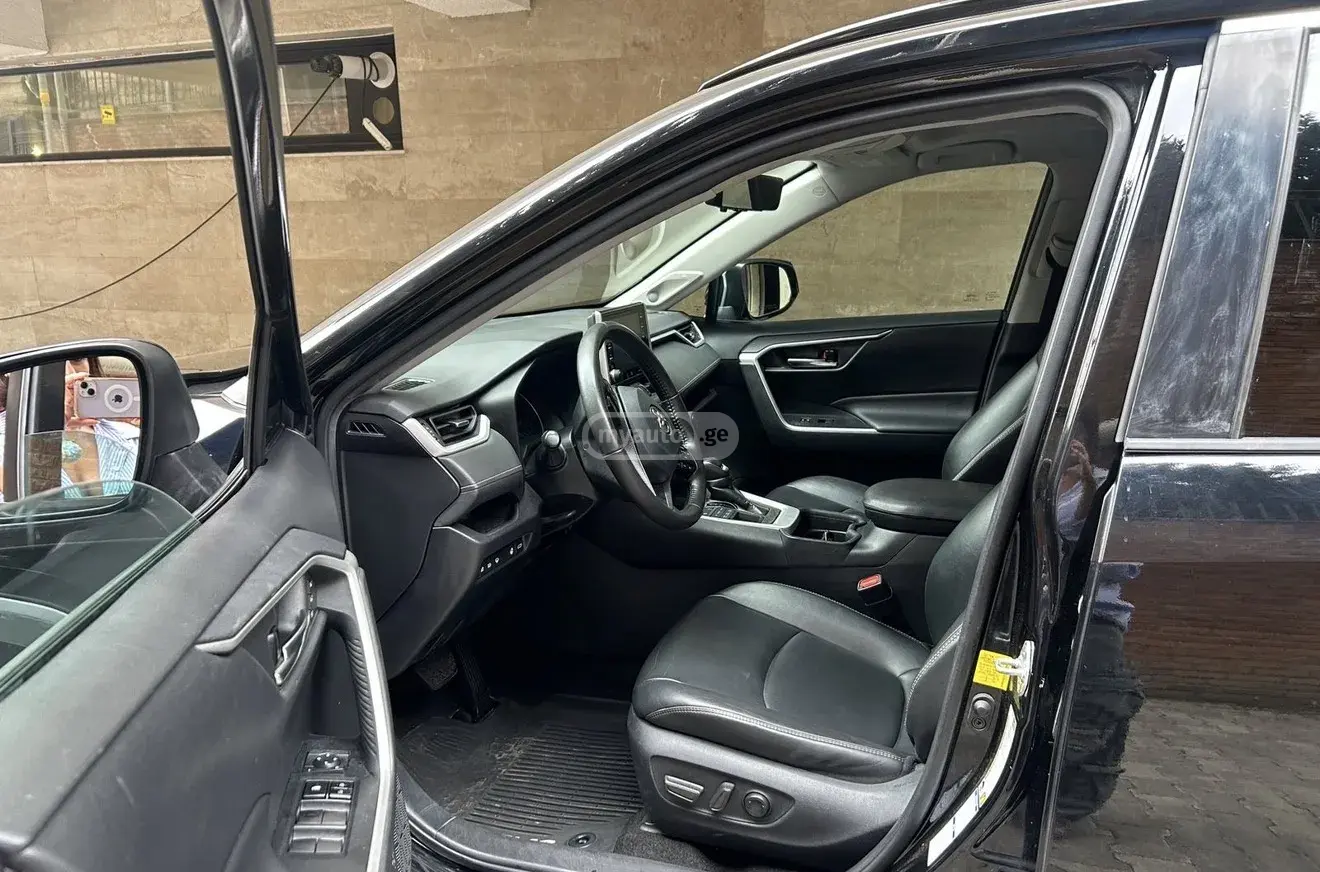 Toyota RAV4 2020 — photo 2
