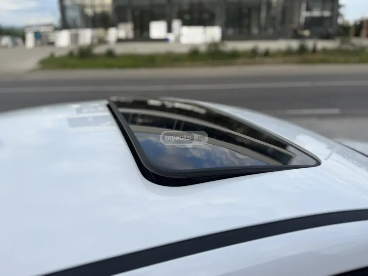 Hyundai Elantra 2023 — photo 2