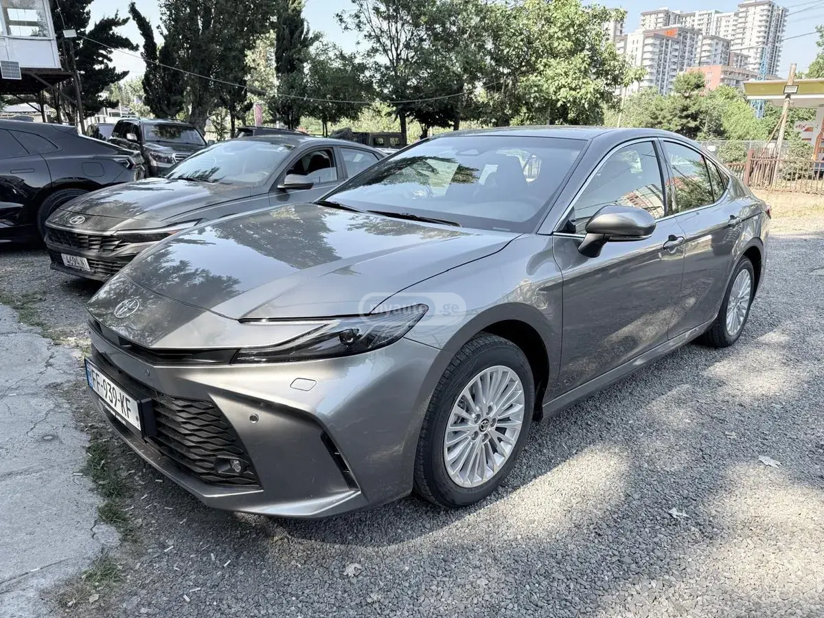 Toyota Camry 2026 — photo 2