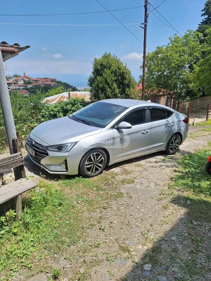 Hyundai Elantra
