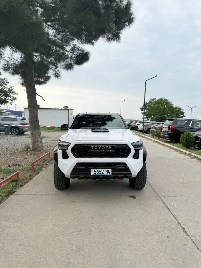 Toyota Tacoma 2025 — photo 2