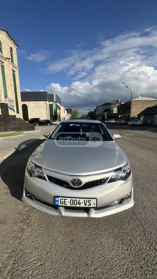 Toyota Camry 2014 — photo 2