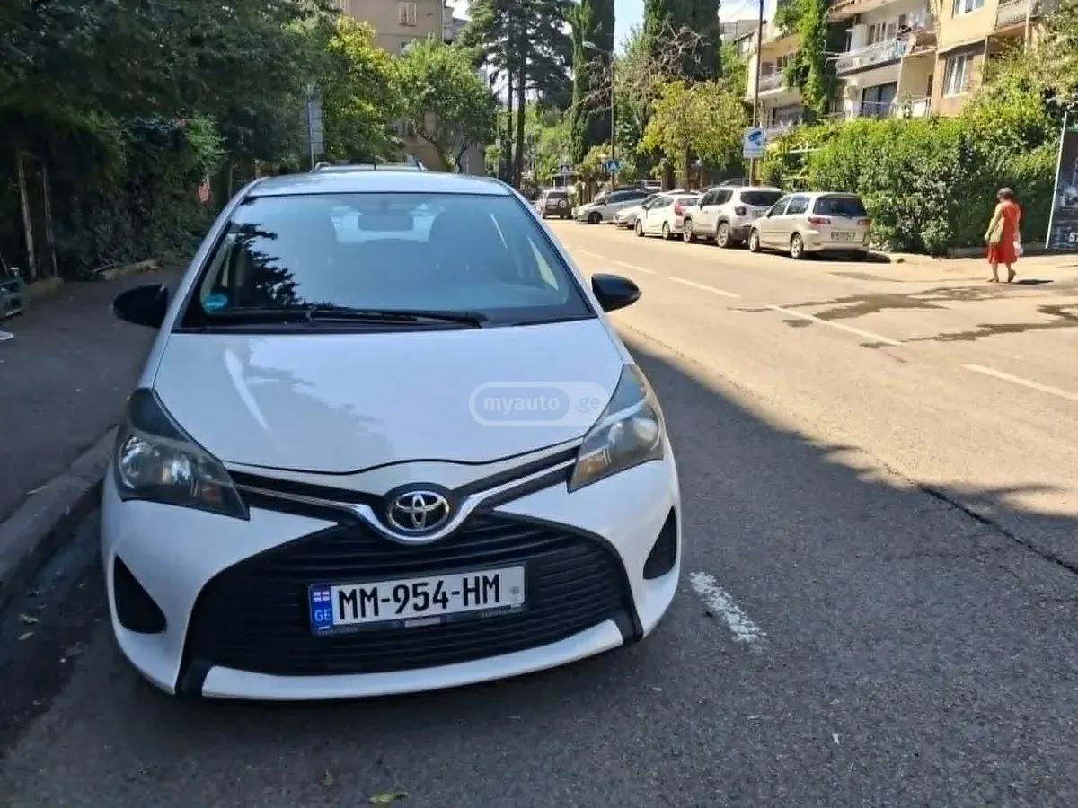 Toyota Yaris 2016 — photo 2