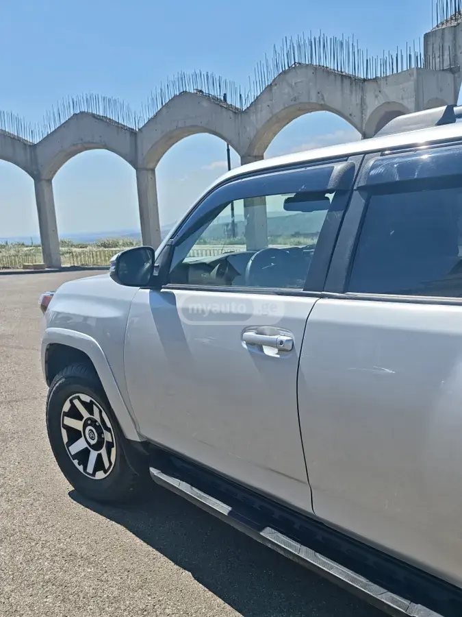 Toyota 4Runner 2022 — photo 2