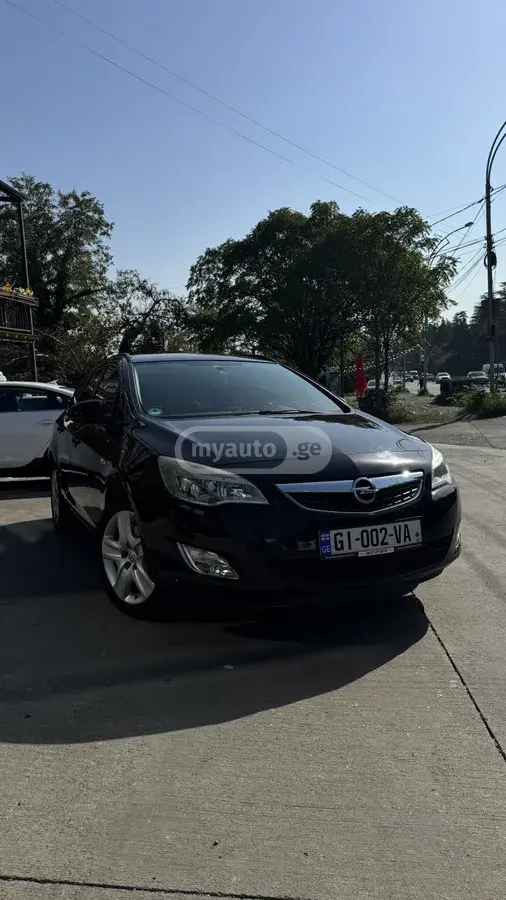 Opel Astra 2012 — photo 2