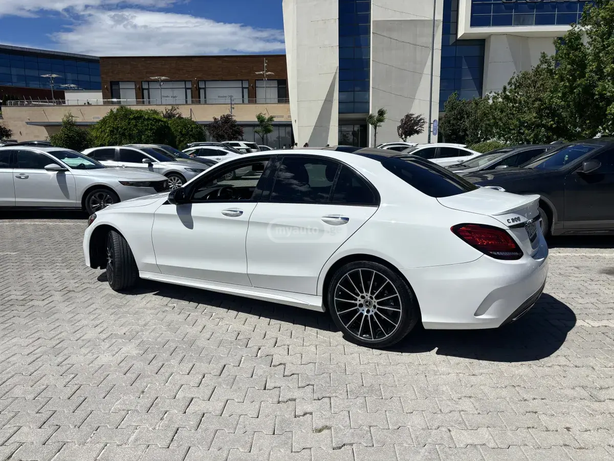 Mercedes-Benz C 300 2019 — photo 2