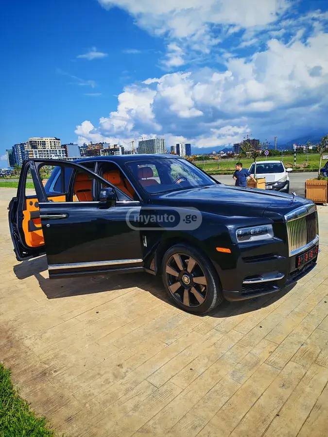 Rolls-Royce Cullinan 2021 — photo 2