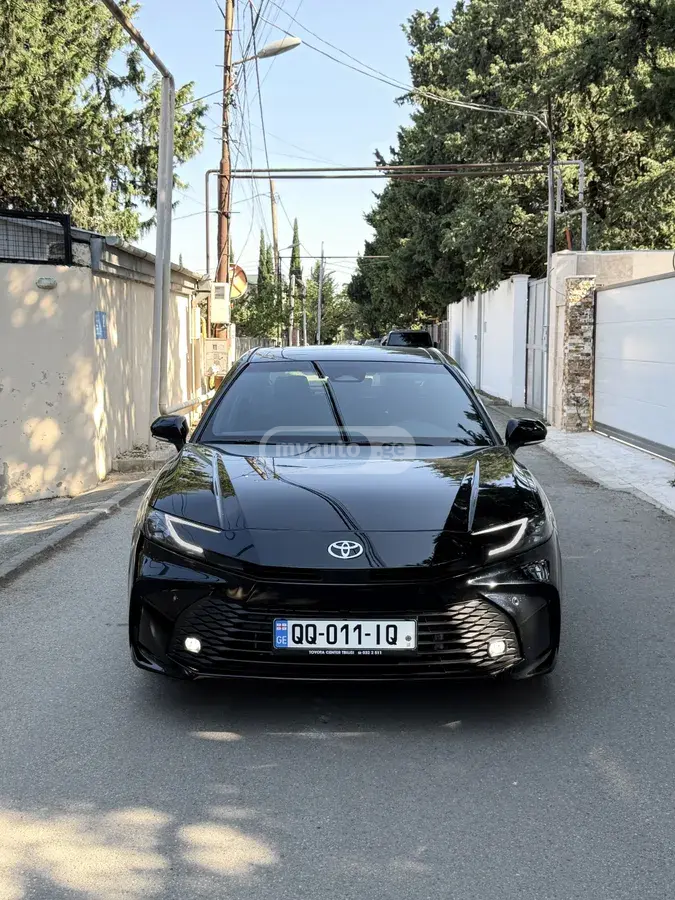 Toyota Camry 2025 — photo 2