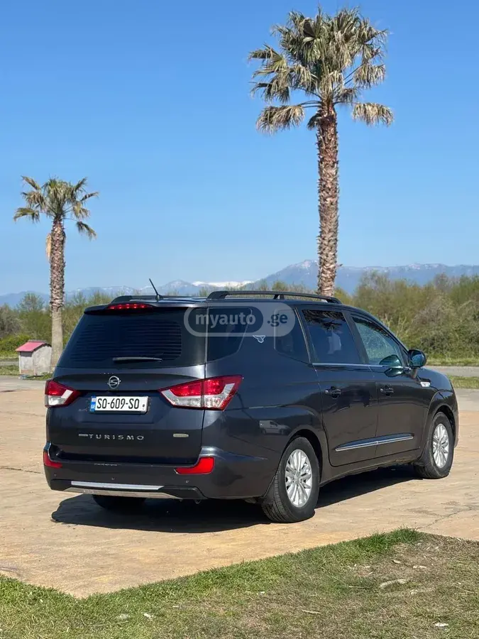 Ssangyong Turismo 2016 — photo 2