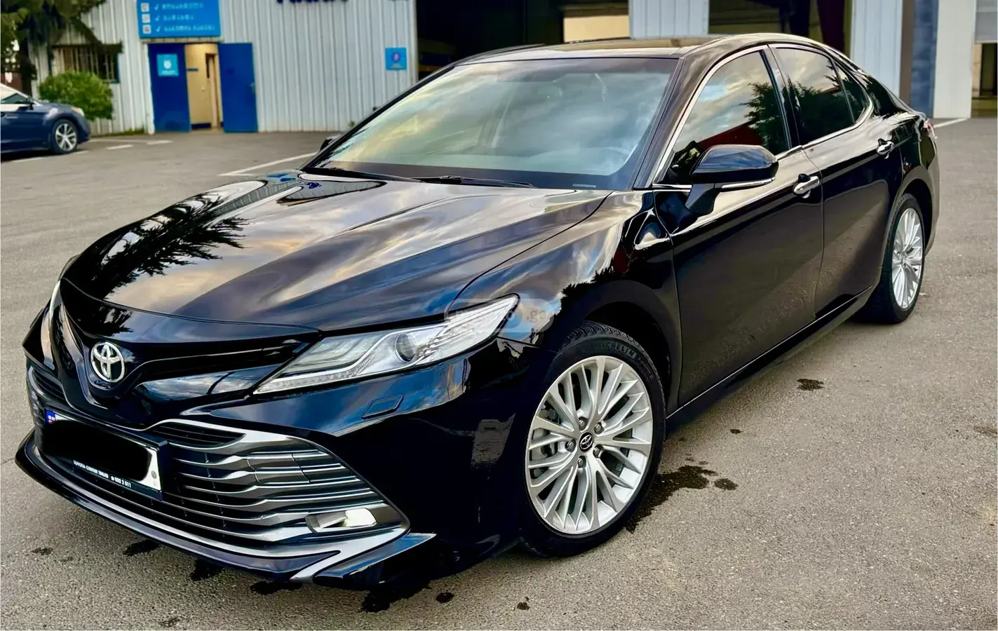 Toyota Camry 2018 — photo 2