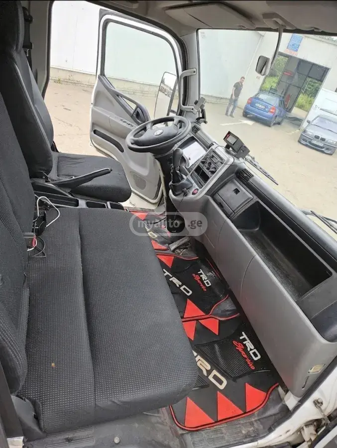 Mitsubishi Fuso Canter 2017 — photo 2