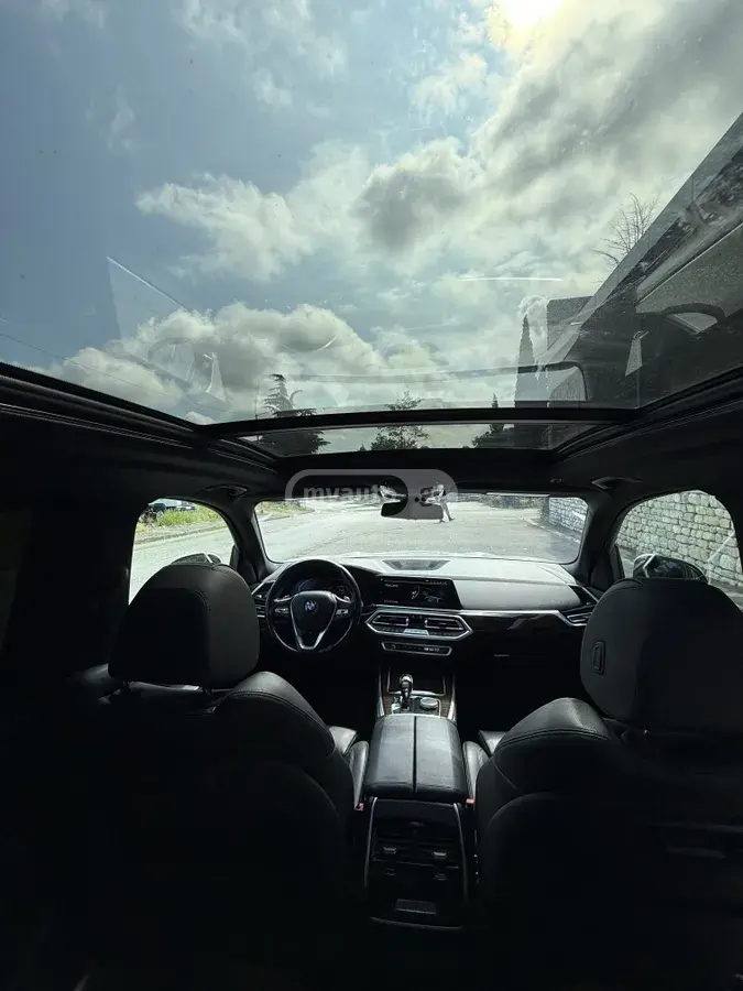 BMW X5 2018 — photo 2