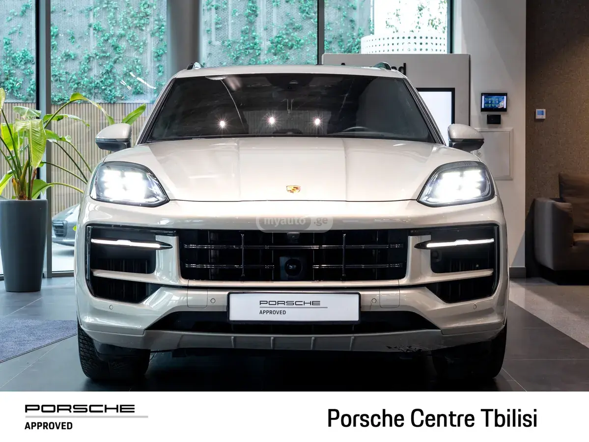 Porsche Cayenne 2023 — photo 2