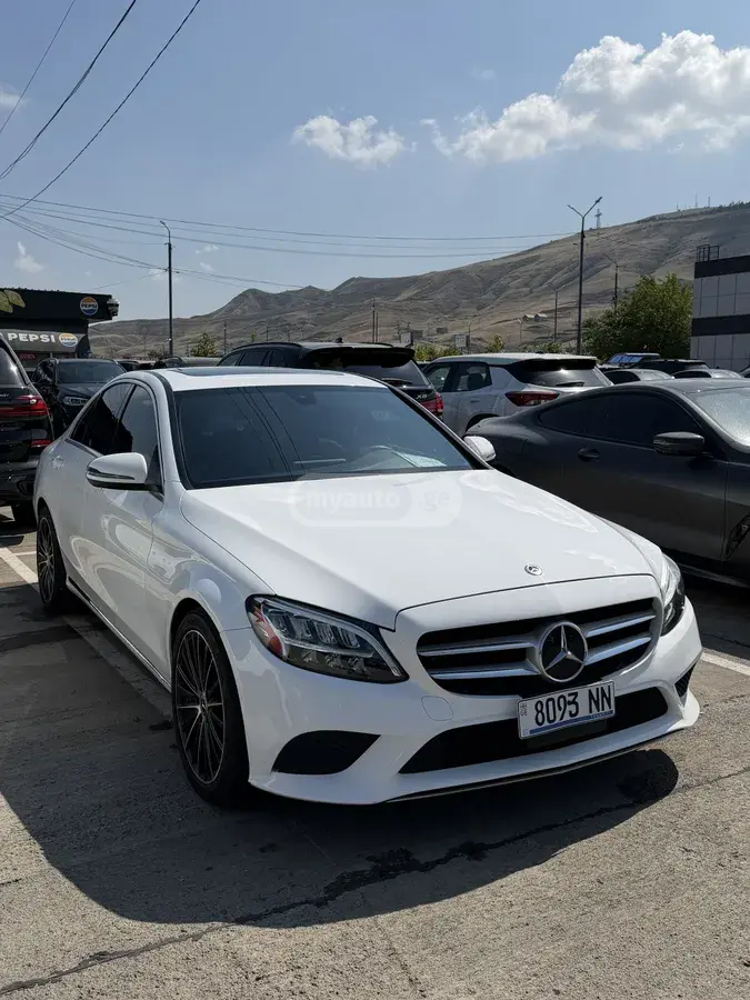 Mercedes-Benz C 300 2019 — photo 2