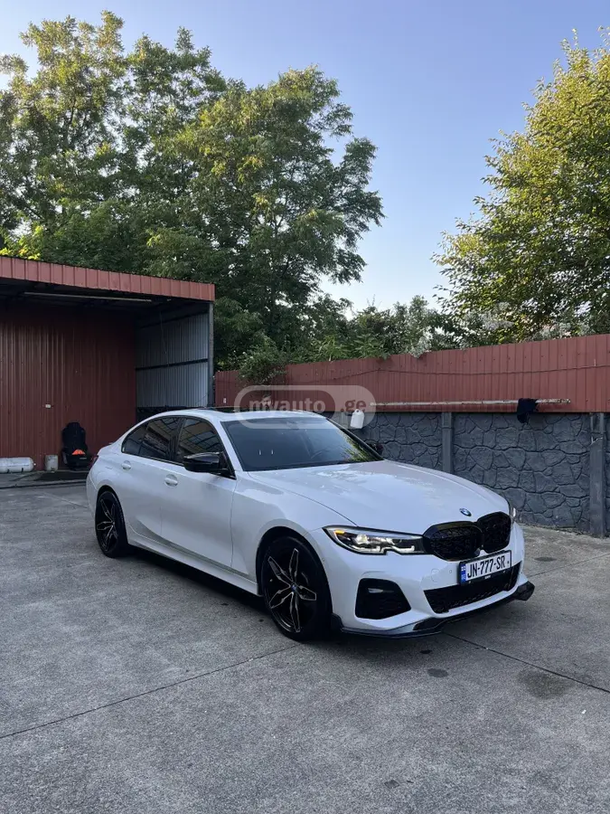 BMW 330 2021 — photo 2
