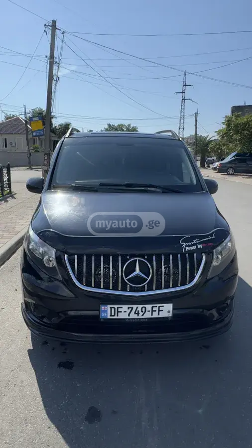 Mercedes-Benz Metris Passenger Van