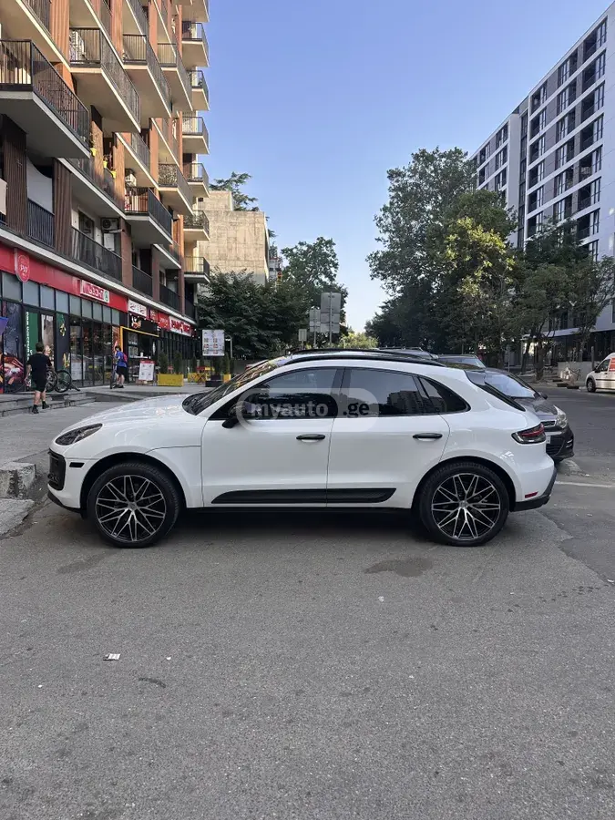 Porsche Macan 2022 — photo 2