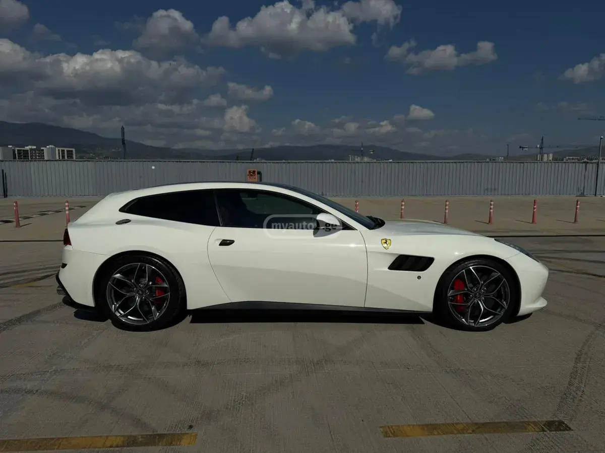 Ferrari GTC4Lusso 2018 — photo 2