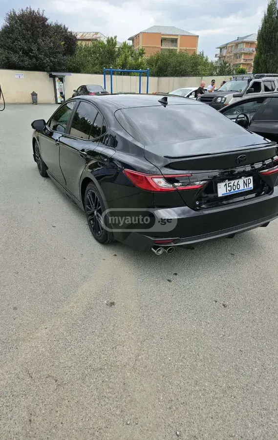 Toyota Camry 2025 — photo 2
