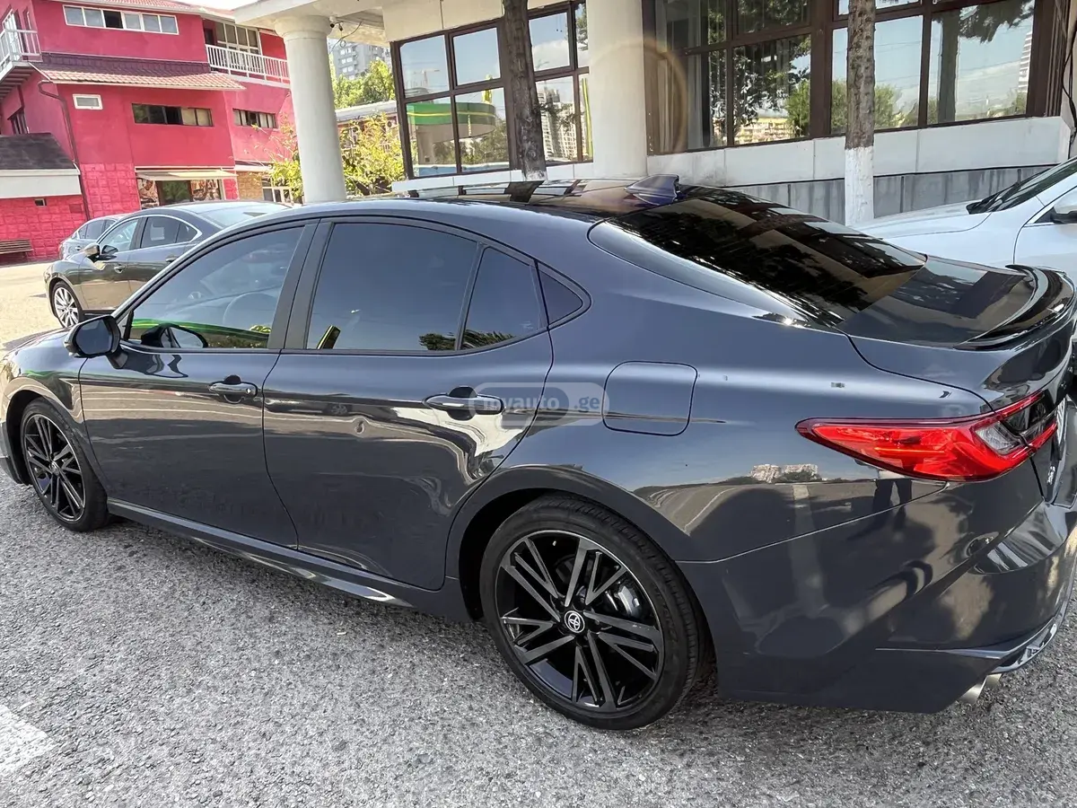 Toyota Camry 2025 — photo 2