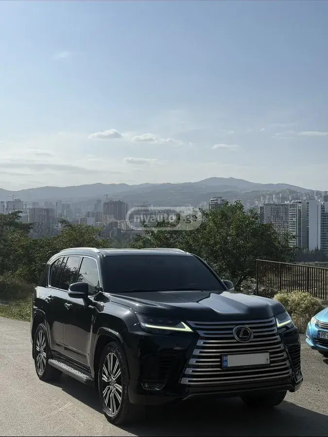 Lexus LX 500 2022 — photo 2